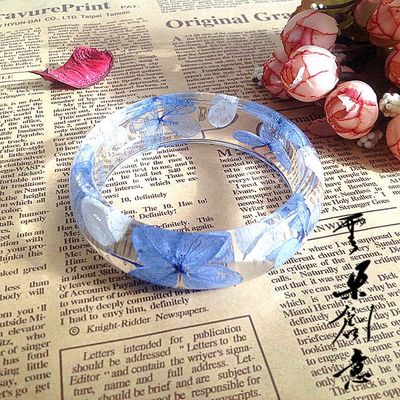 凝固的晴空 天藍(lán)色永生花白花瓣樹脂滴膠手工手鐲